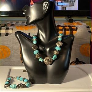 Silver turquoise necklace and bracelet